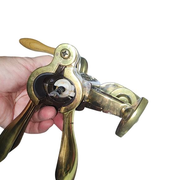 LEGRALE EUC VINTAGE ANTIQUE BRASS & WOOD TABLE TOP BOTTLE OPENER CORK SCREW - Picture 5 of 8